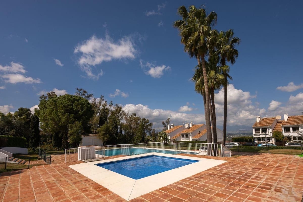 3 quarto Moradia Geminada para venda em Alhaurin el Grande com piscina - 419 000 € (Ref: 9823391)