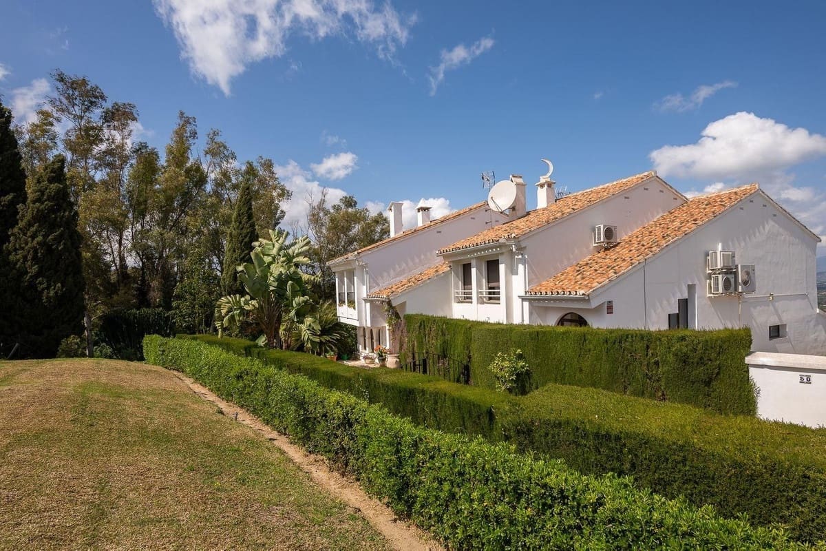 3 quarto Moradia Geminada para venda em Alhaurin el Grande com piscina - 419 000 € (Ref: 9823391)