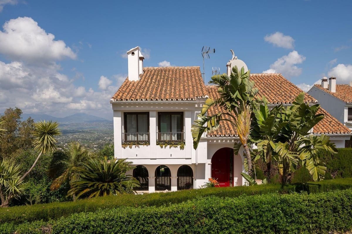 3 quarto Moradia Geminada para venda em Alhaurin el Grande com piscina - 419 000 € (Ref: 9823391)
