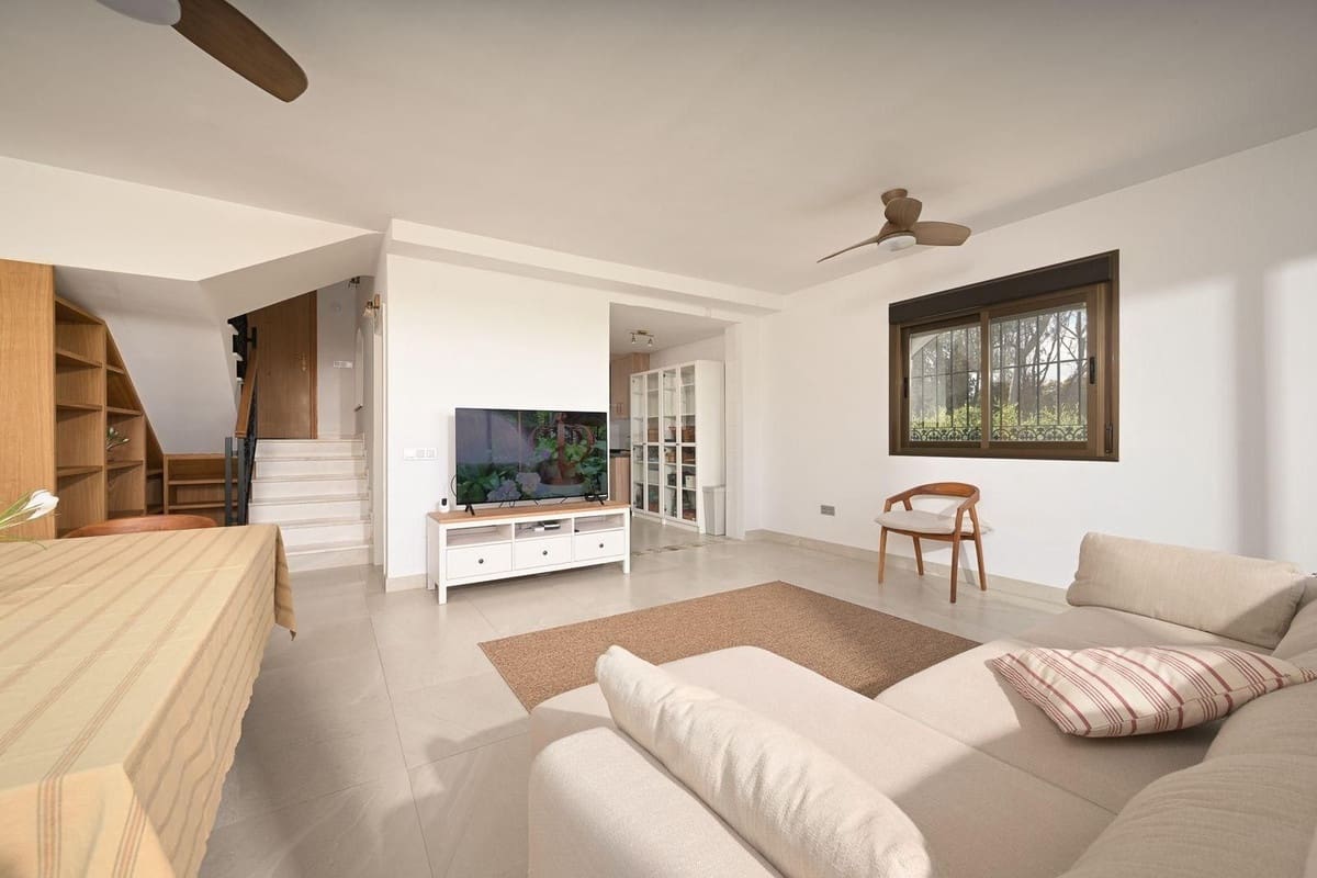 3 quarto Moradia Geminada para venda em Alhaurin el Grande com piscina - 419 000 € (Ref: 9823391)