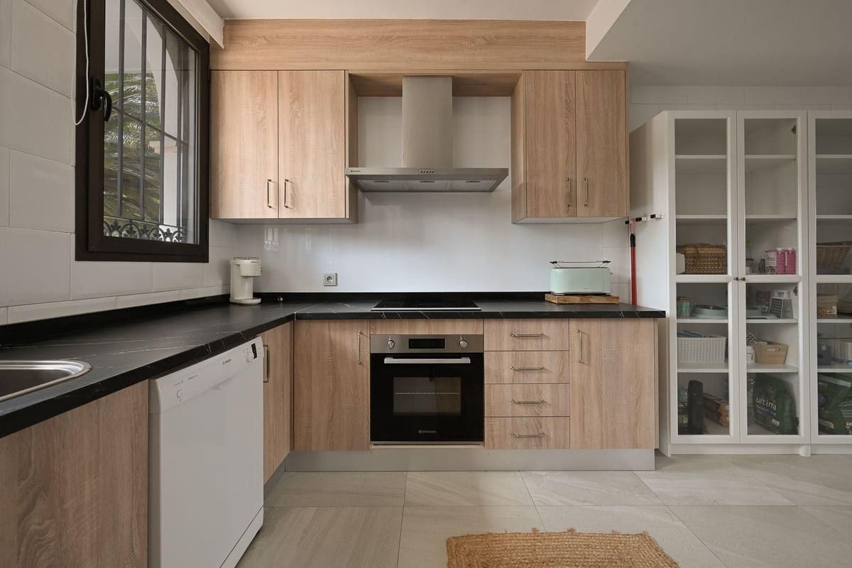3 quarto Moradia Geminada para venda em Alhaurin el Grande com piscina - 419 000 € (Ref: 9823391)