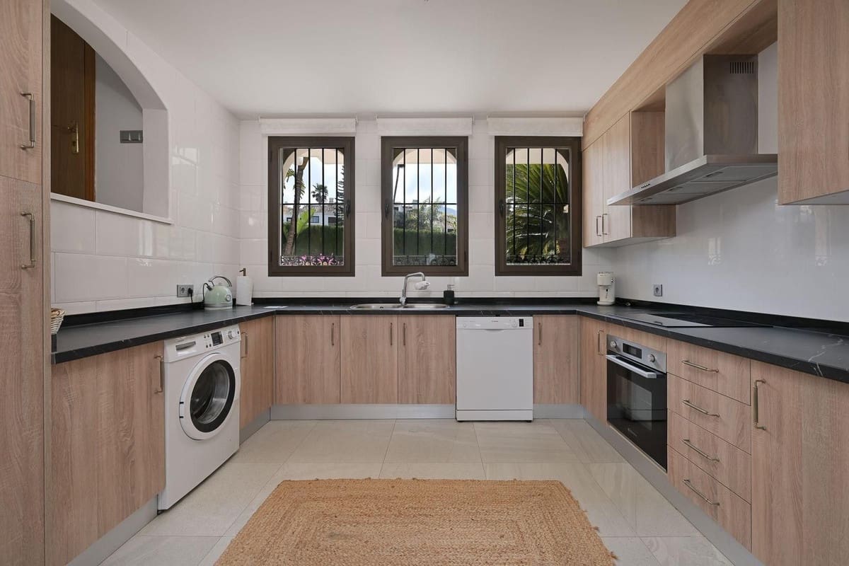 3 quarto Moradia Geminada para venda em Alhaurin el Grande com piscina - 419 000 € (Ref: 9823391)