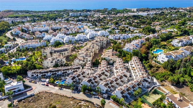 3 Zimmer Haus zu verkaufen in Centro, Estepona mit Pool - 549.000 € (Ref: 9823392)