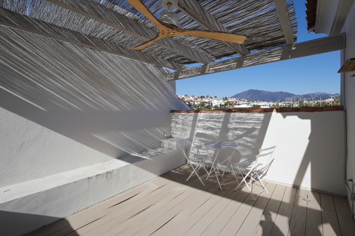 3 Zimmer Haus zu verkaufen in Estepona mit Pool - 549.000 € (Ref: 9823392)