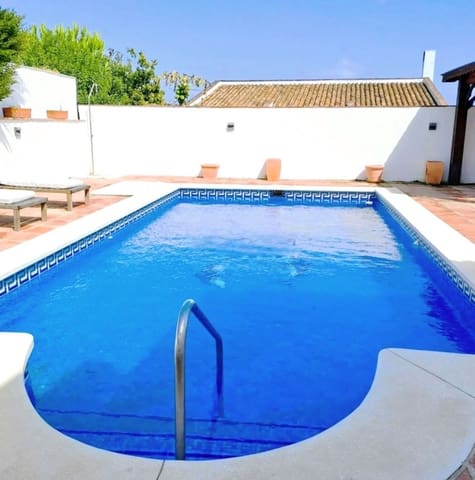4 soverom Villa til salgs i La Duquesa / Puerto de la Duquesa, Manilva med svømmebasseng - € 775 000 (Ref: 9823393)