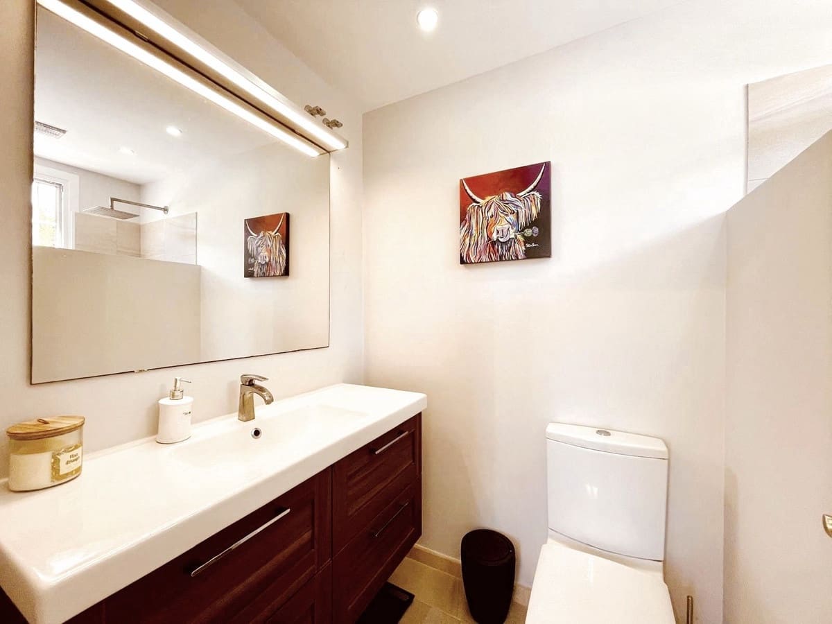 4 sypialnia Willa na sprzedaż w La Duquesa / Puerto de la Duquesa z basenem - 775 000 € (Ref: 9823393)