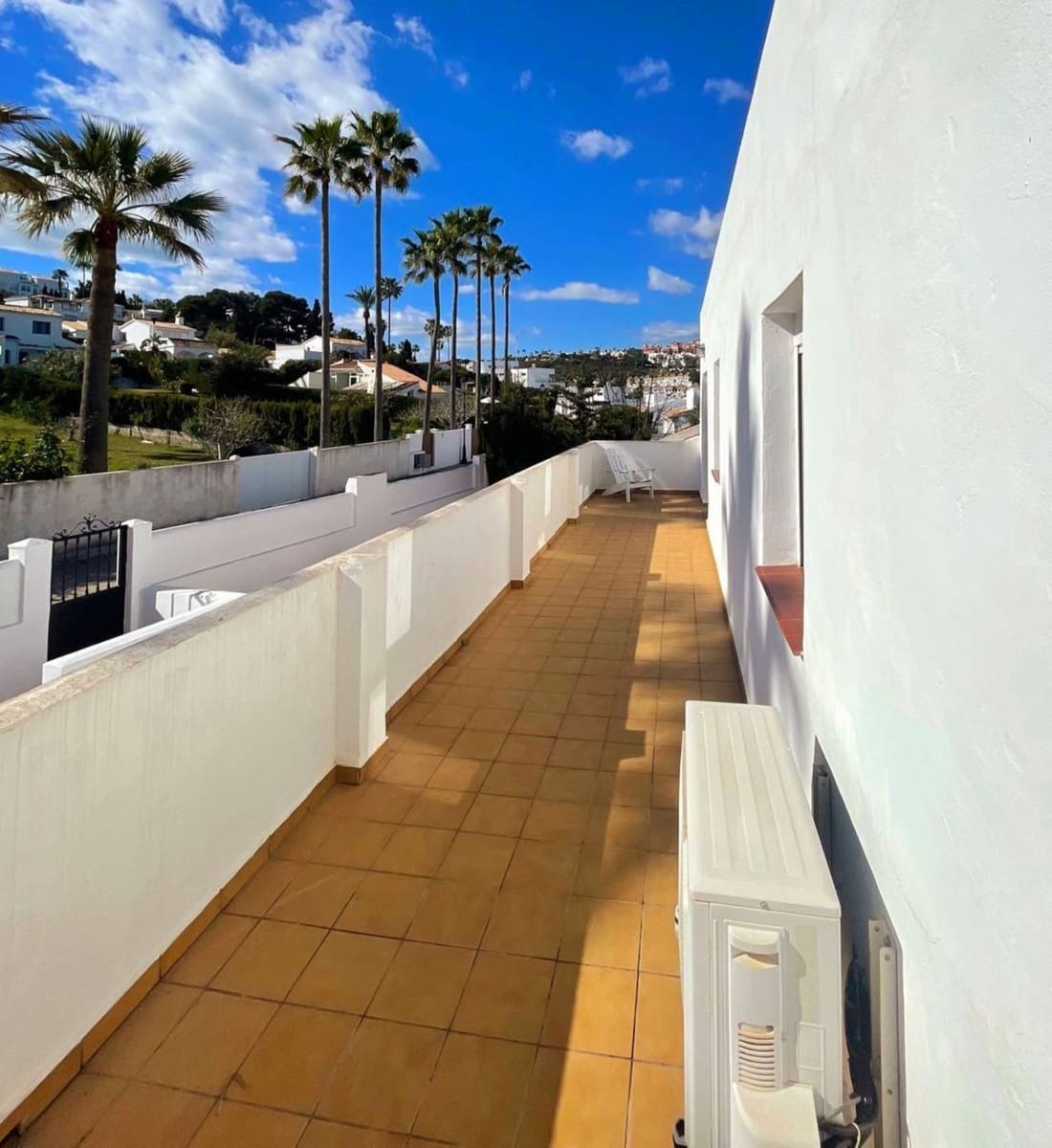 4 sypialnia Willa na sprzedaż w La Duquesa / Puerto de la Duquesa z basenem - 775 000 € (Ref: 9823393)