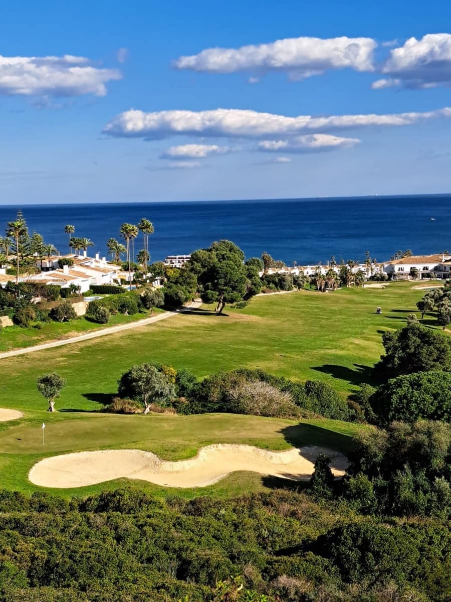 4 sypialnia Willa na sprzedaż w La Duquesa / Puerto de la Duquesa z basenem - 775 000 € (Ref: 9823393)