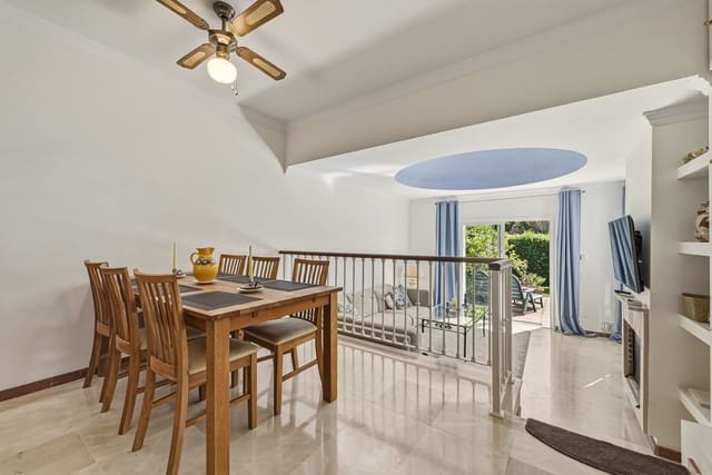2 chambre Villa/Maison Semi-Mitoyenne à vendre à La Dama de Noche - La Alzambra, Marbella avec piscine garage - 775 000 € (Ref: 9823394)