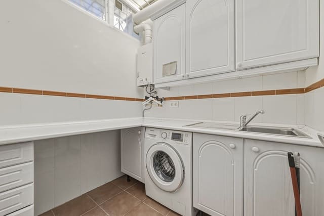 2 chambre Villa/Maison Semi-Mitoyenne à vendre à La Dama de Noche - La Alzambra, Marbella avec piscine garage - 775 000 € (Ref: 9823394)