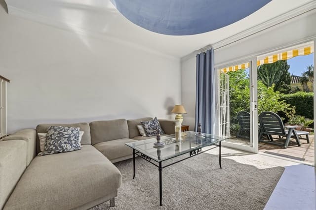 2 chambre Villa/Maison Semi-Mitoyenne à vendre à La Dama de Noche - La Alzambra, Marbella avec piscine garage - 775 000 € (Ref: 9823394)