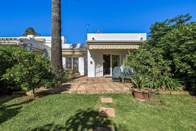 2 chambre Villa/Maison Semi-Mitoyenne à vendre à La Dama de Noche - La Alzambra, Marbella avec piscine garage - 775 000 € (Ref: 9823394)