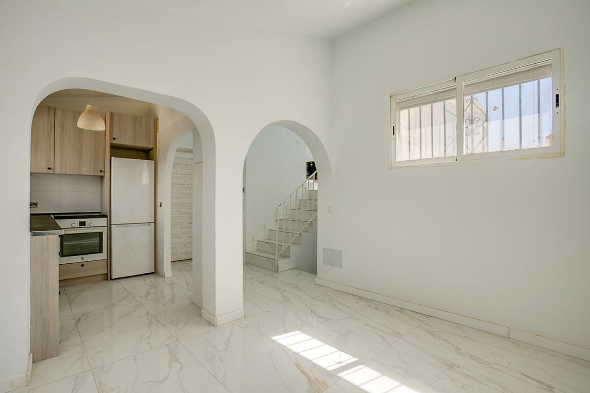 3 sovrum Villa till salu i Estepona med pool - 1 100 000 € (Ref: 9823395)