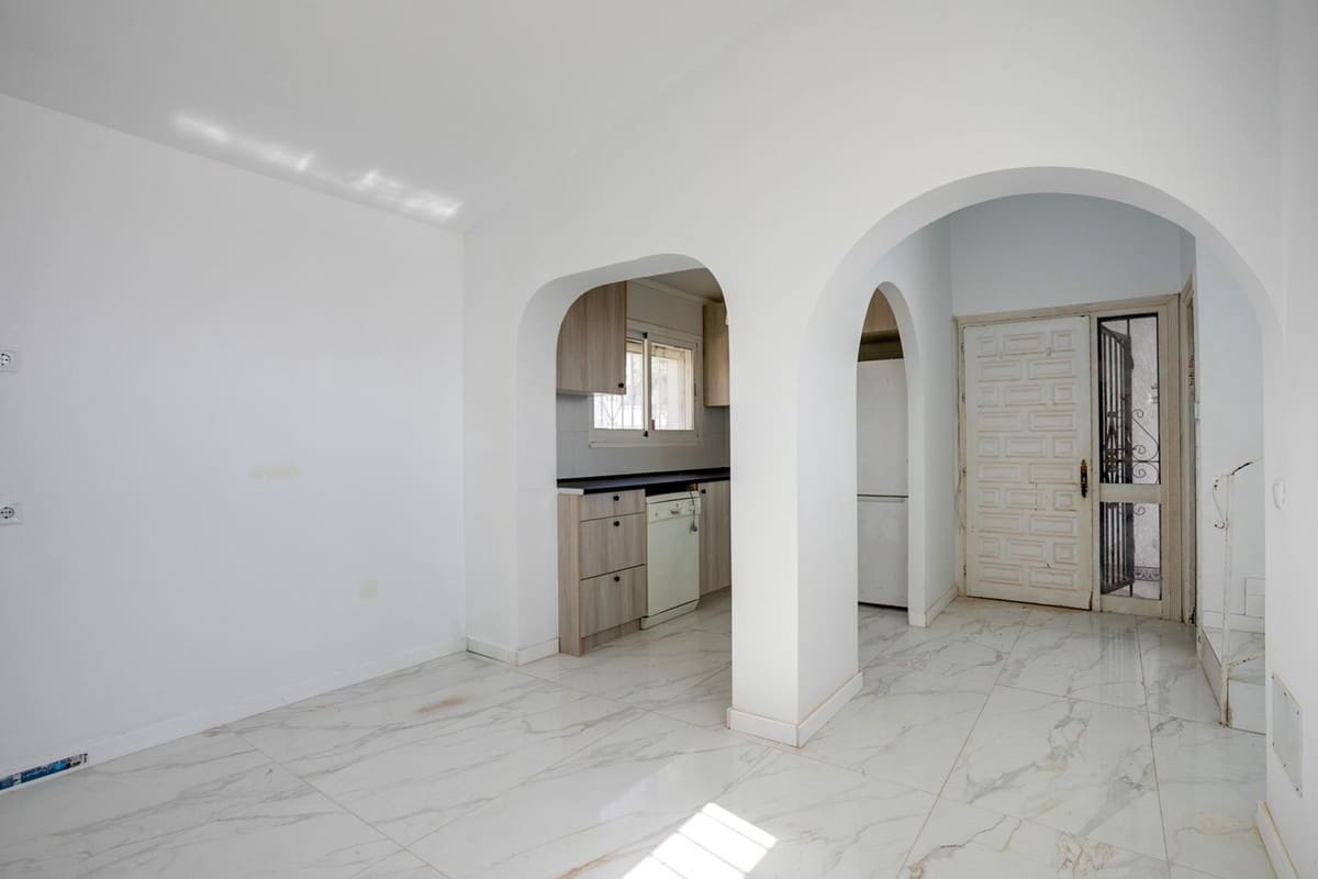 3 sovrum Villa till salu i Estepona med pool - 1 100 000 € (Ref: 9823395)