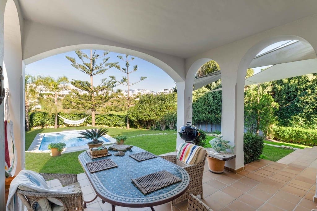 4 soverom Villa til salgs i Estepona med svømmebasseng garasje - € 1 199 000 (Ref: 9823396)