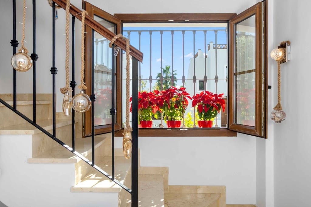 4 soverom Villa til salgs i Estepona med svømmebasseng garasje - € 1 199 000 (Ref: 9823396)
