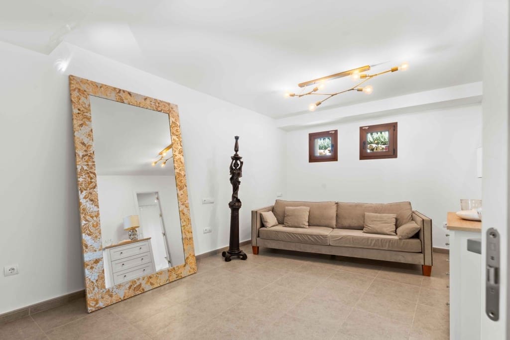 4 soverom Villa til salgs i Estepona med svømmebasseng garasje - € 1 199 000 (Ref: 9823396)