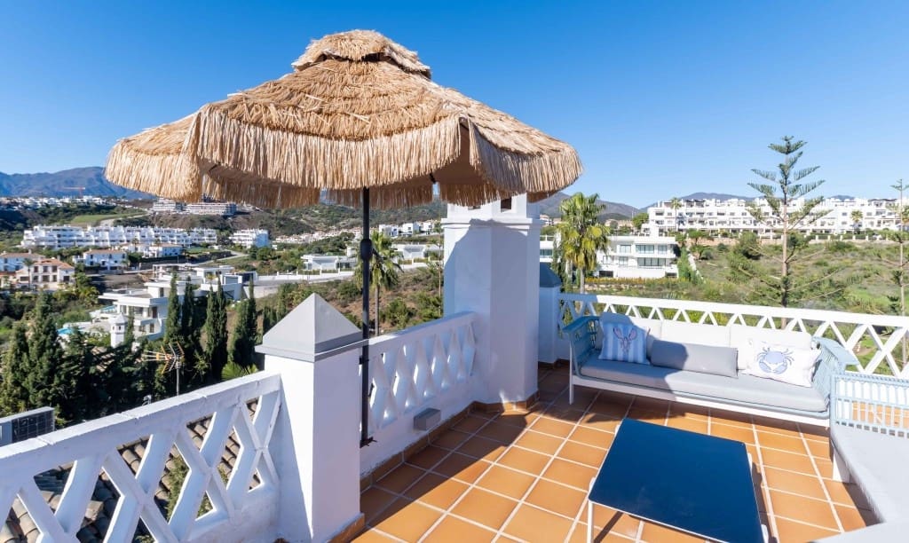 4 soverom Villa til salgs i Estepona med svømmebasseng garasje - € 1 199 000 (Ref: 9823396)