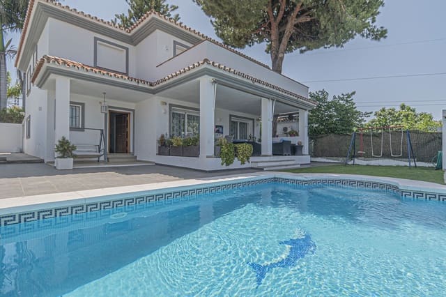 Chalet de 5 habitaciones en San Pedro de Alcántara Pueblo, Marbella en venta con piscina - 1.950.000 € (Ref: 9823399)