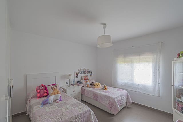 Chalet de 5 habitaciones en San Pedro de Alcántara Pueblo, Marbella en venta con piscina - 1.950.000 € (Ref: 9823399)