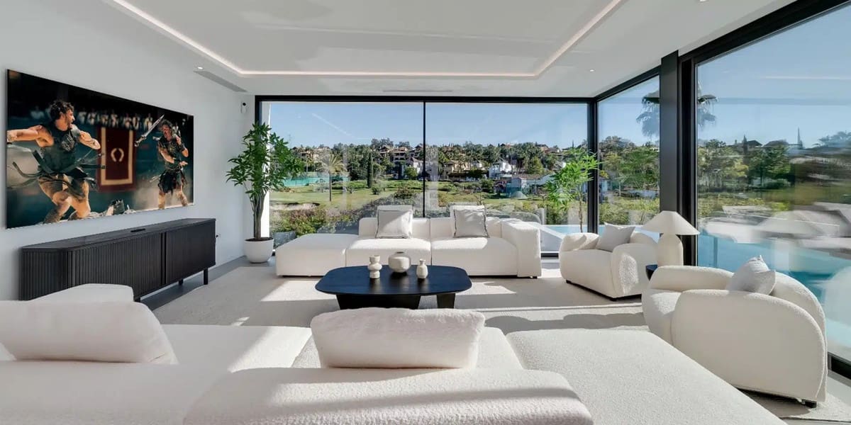 5 bedroom Villa for sale in El Paraiso with pool - € 1,795,000 (Ref: 9823401)