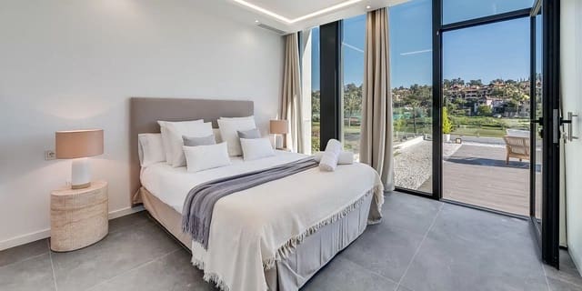 5 sypialnia Willa na sprzedaż w El Paraiso, Estepona z basenem - 1 795 000 € (Ref: 9823401)