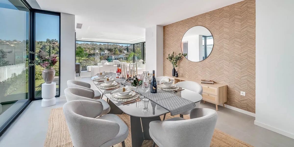 5 bedroom Villa for sale in El Paraiso with pool - € 1,795,000 (Ref: 9823401)