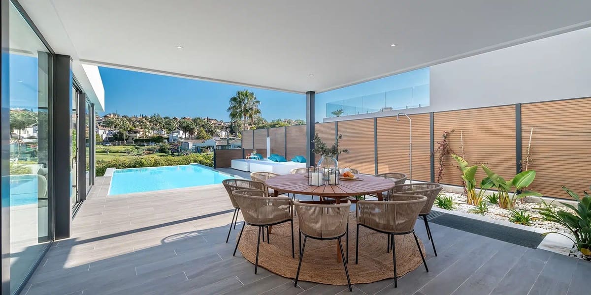 5 bedroom Villa for sale in El Paraiso with pool - € 1,795,000 (Ref: 9823401)