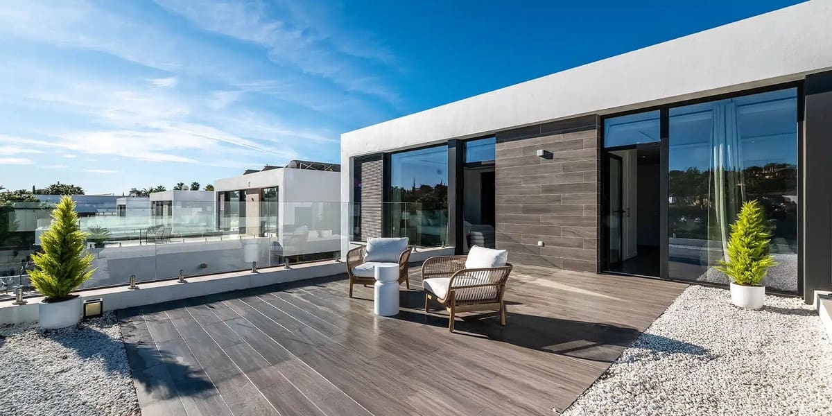 5 bedroom Villa for sale in El Paraiso with pool - € 1,795,000 (Ref: 9823401)
