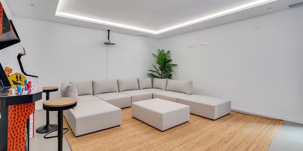 5 bedroom Villa for sale in El Paraiso with pool - € 1,795,000 (Ref: 9823401)