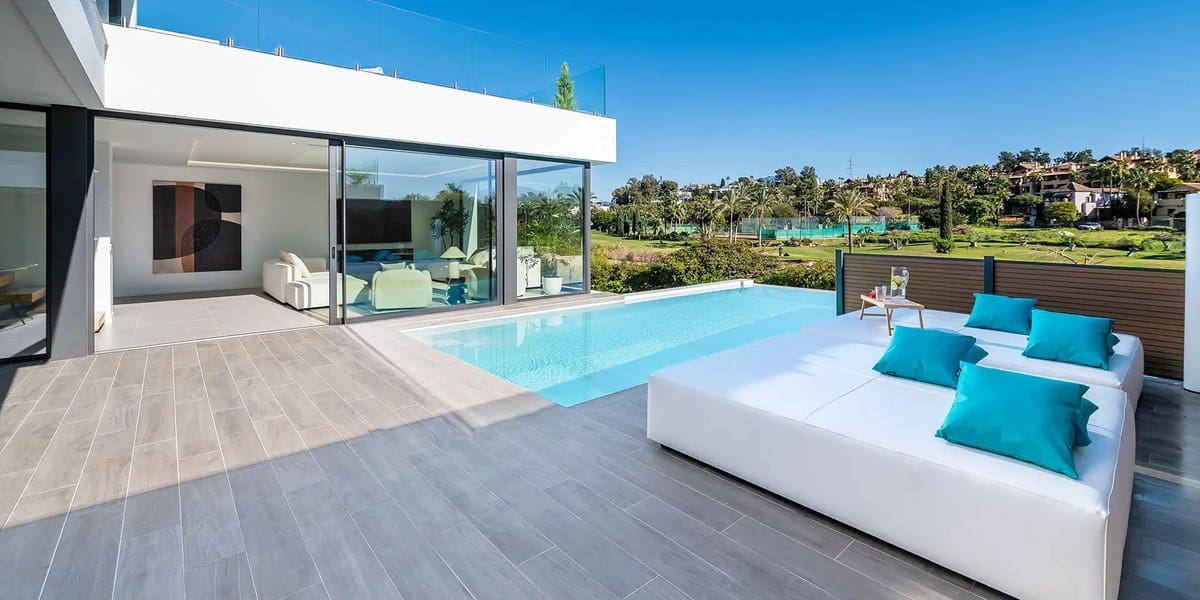 5 bedroom Villa for sale in El Paraiso with pool - € 1,795,000 (Ref: 9823401)