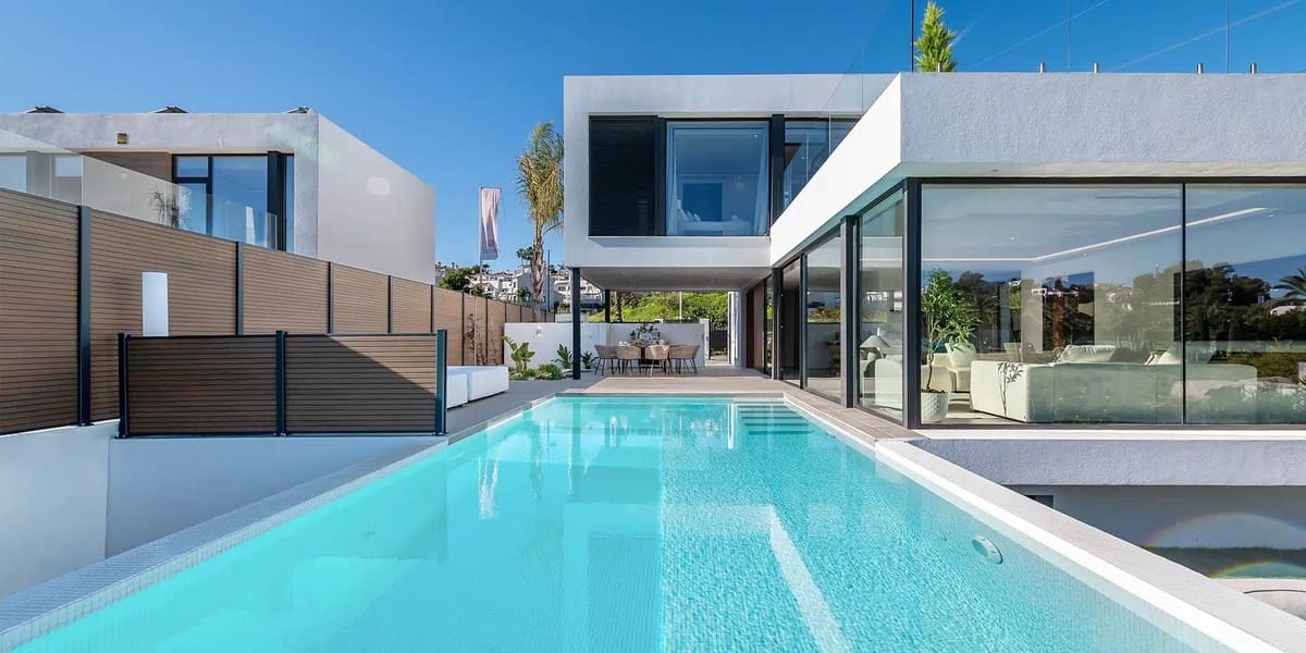 5 bedroom Villa for sale in El Paraiso with pool - € 1,795,000 (Ref: 9823401)