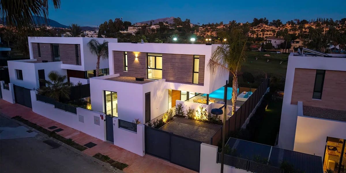 5 bedroom Villa for sale in El Paraiso with pool - € 1,795,000 (Ref: 9823401)
