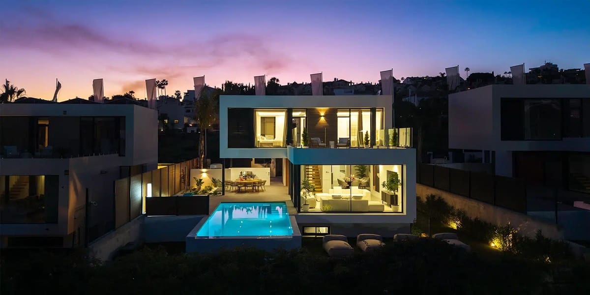 5 bedroom Villa for sale in El Paraiso with pool - € 1,795,000 (Ref: 9823401)
