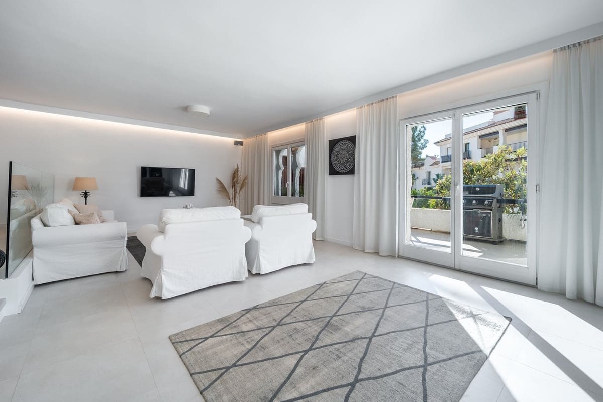 4 camera da letto Villetta Bifamiliare in vendita in Nueva Andalucia con piscina garage - 1.495.000 € (Rif: 9823405)