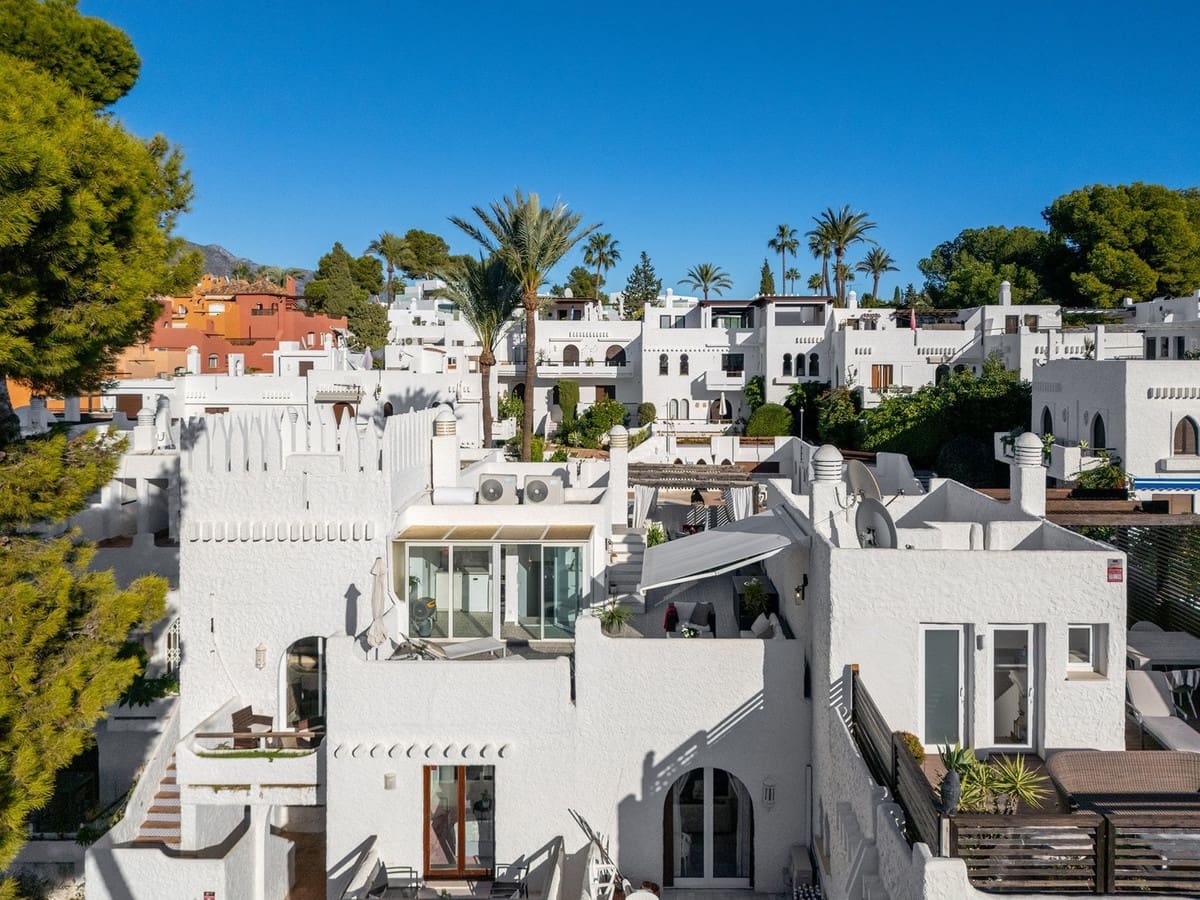 4 camera da letto Villetta Bifamiliare in vendita in Nueva Andalucia con piscina garage - 1.495.000 € (Rif: 9823405)