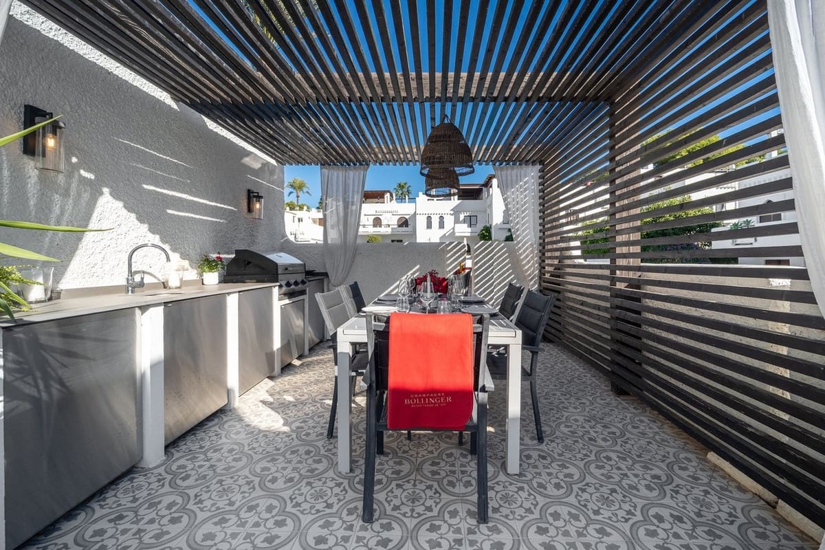 4 camera da letto Villetta Bifamiliare in vendita in Nueva Andalucia con piscina garage - 1.495.000 € (Rif: 9823405)