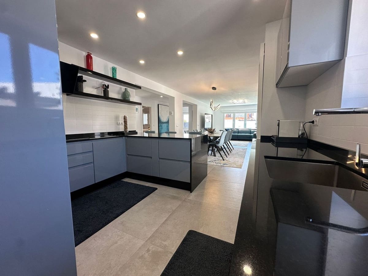 4 soverom Villa til salgs i Benalmadena - € 1 350 000 (Ref: 9823406)