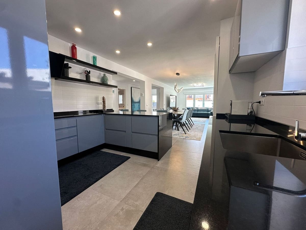 4 soverom Villa til salgs i Benalmadena - € 1 350 000 (Ref: 9823406)