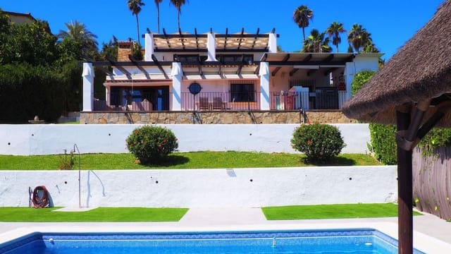 5 Zimmer Villa zu verkaufen in Buenas Noches, Estepona mit Pool Garage - 1.500.000 € (Ref: 9823411)