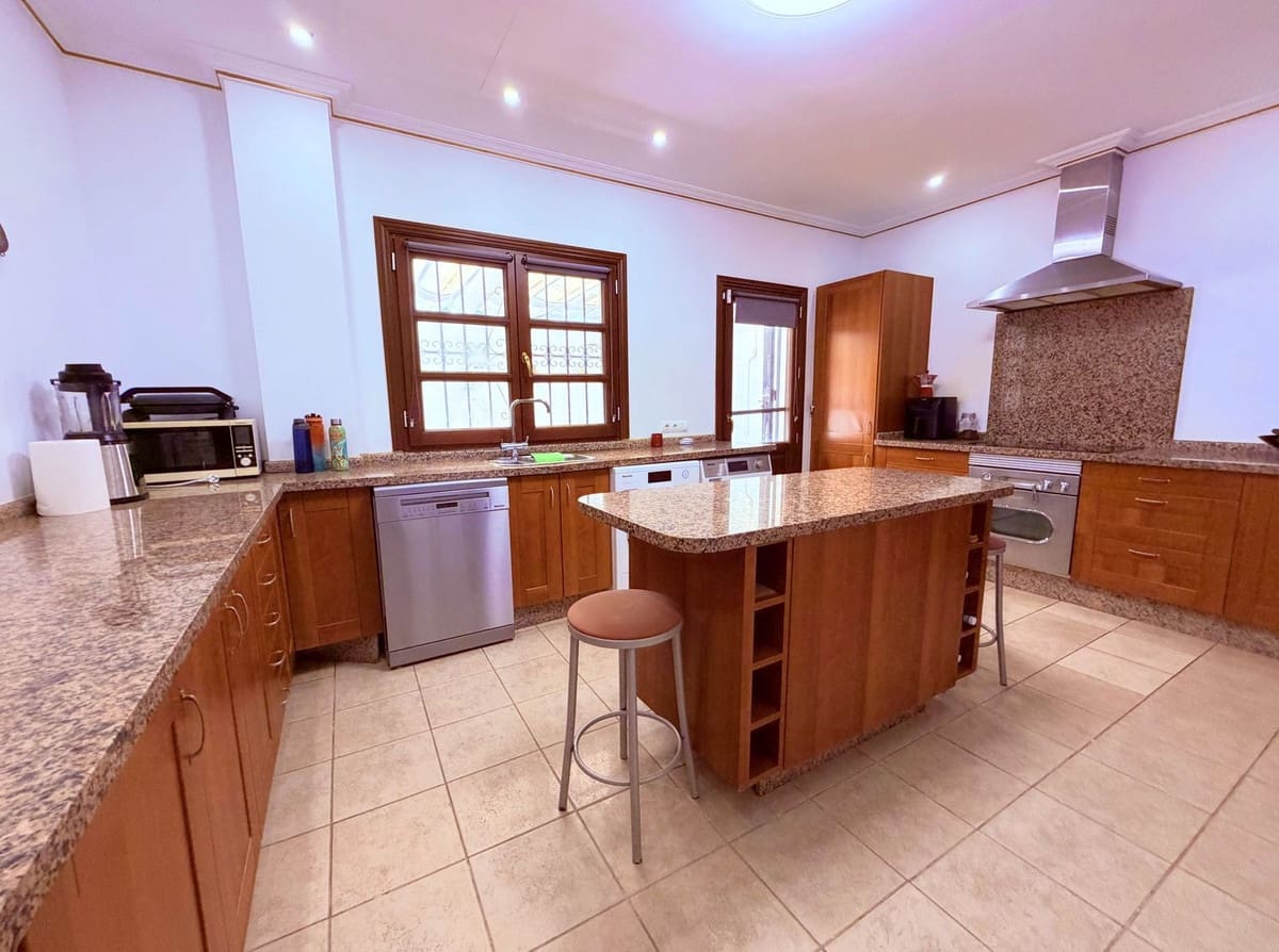 5 Zimmer Villa zu verkaufen in Buenas Noches mit Pool Garage - 1.500.000 € (Ref: 9823411)