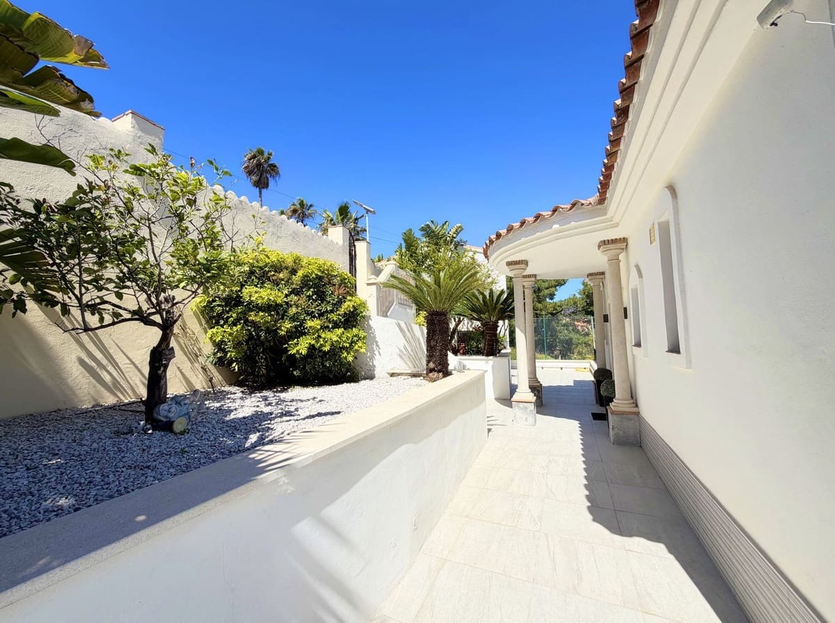 5 Zimmer Villa zu verkaufen in Buenas Noches mit Pool Garage - 1.500.000 € (Ref: 9823411)