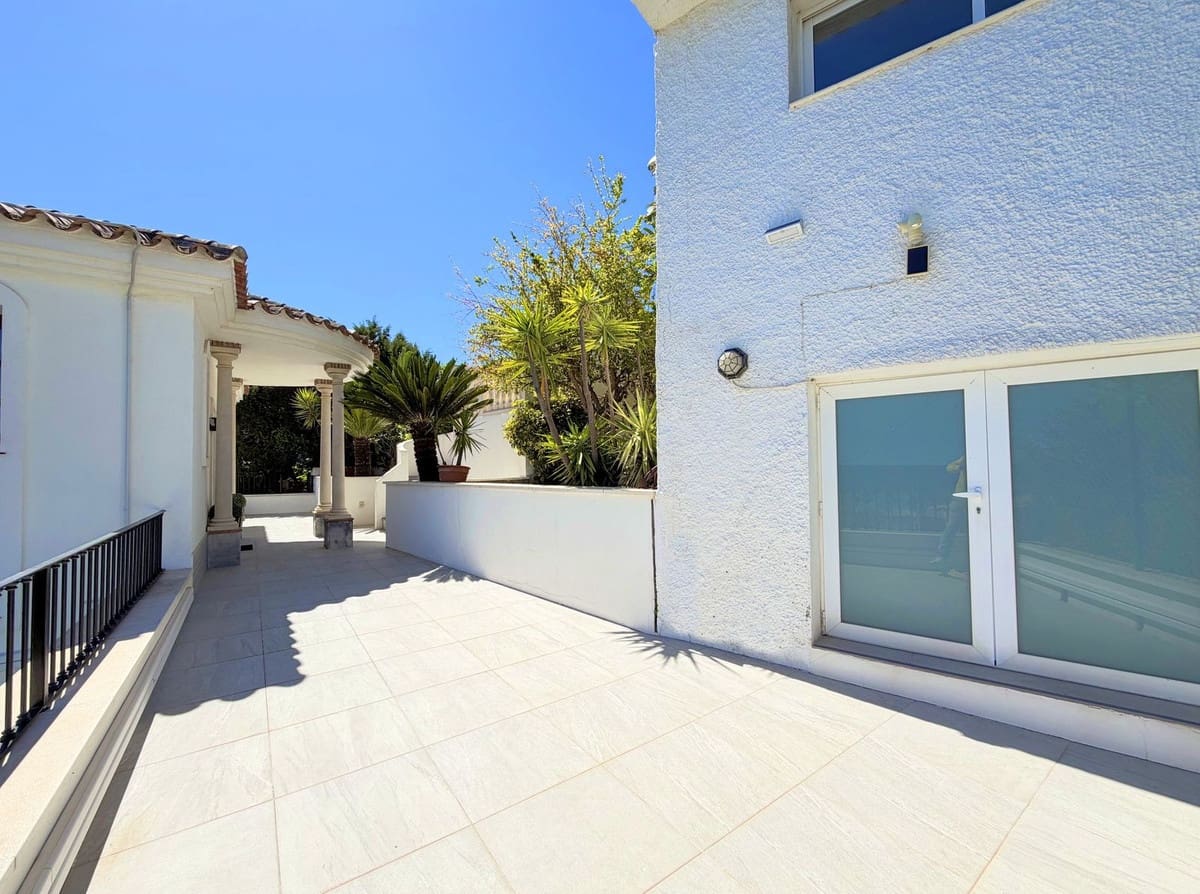 5 Zimmer Villa zu verkaufen in Buenas Noches mit Pool Garage - 1.500.000 € (Ref: 9823411)