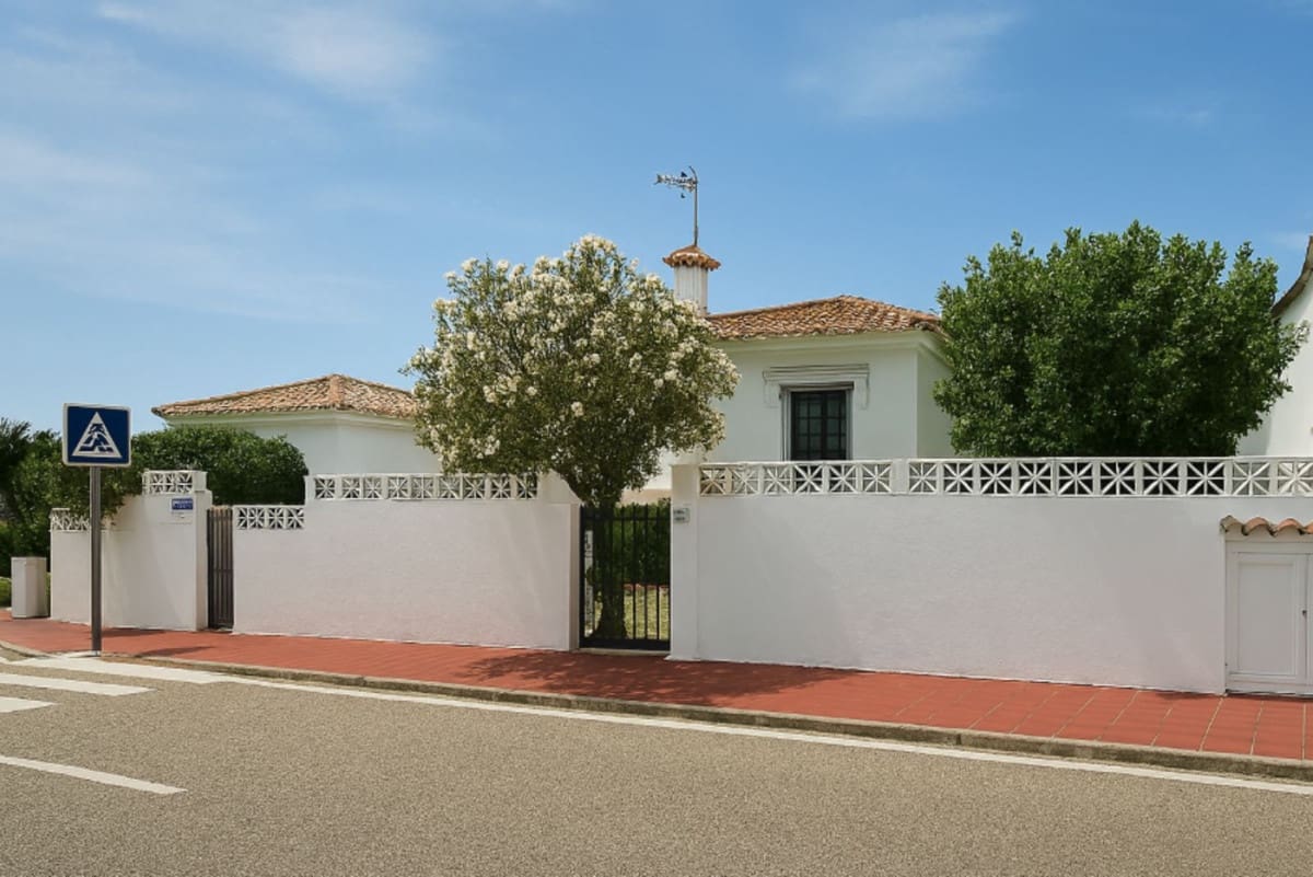 2 soverom Villa til salgs i La Duquesa / Puerto de la Duquesa med svømmebasseng - € 450 000 (Ref: 9823412)