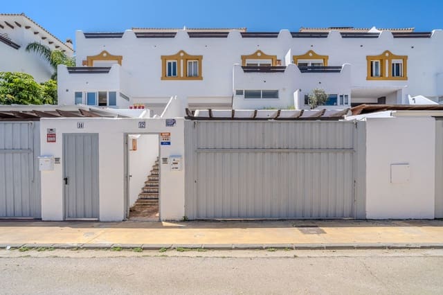 3 bedroom Semi-detached Villa for sale in Selwo, Estepona with pool garage - € 550,000 (Ref: 9823413)