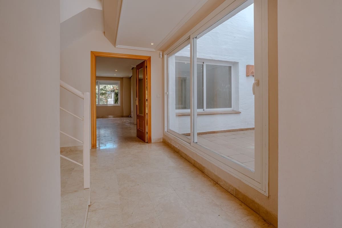 3 bedroom Semi-detached Villa for sale in New Golden Mile with pool garage - € 550,000 (Ref: 9823413)