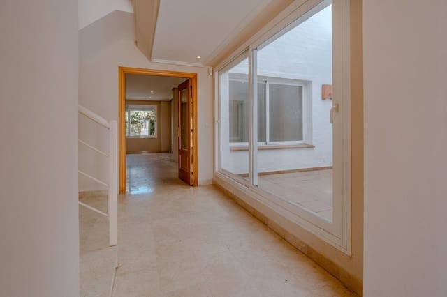 3 bedroom Semi-detached Villa for sale in Selwo, Estepona with pool garage - € 550,000 (Ref: 9823413)