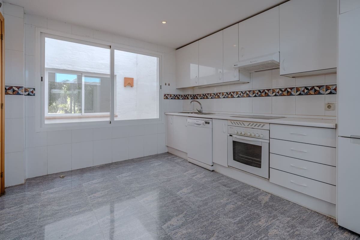 3 bedroom Semi-detached Villa for sale in New Golden Mile with pool garage - € 550,000 (Ref: 9823413)