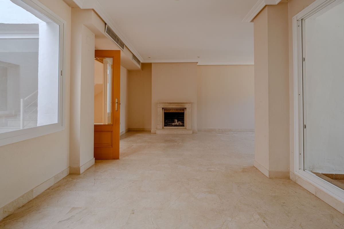 3 bedroom Semi-detached Villa for sale in New Golden Mile with pool garage - € 550,000 (Ref: 9823413)