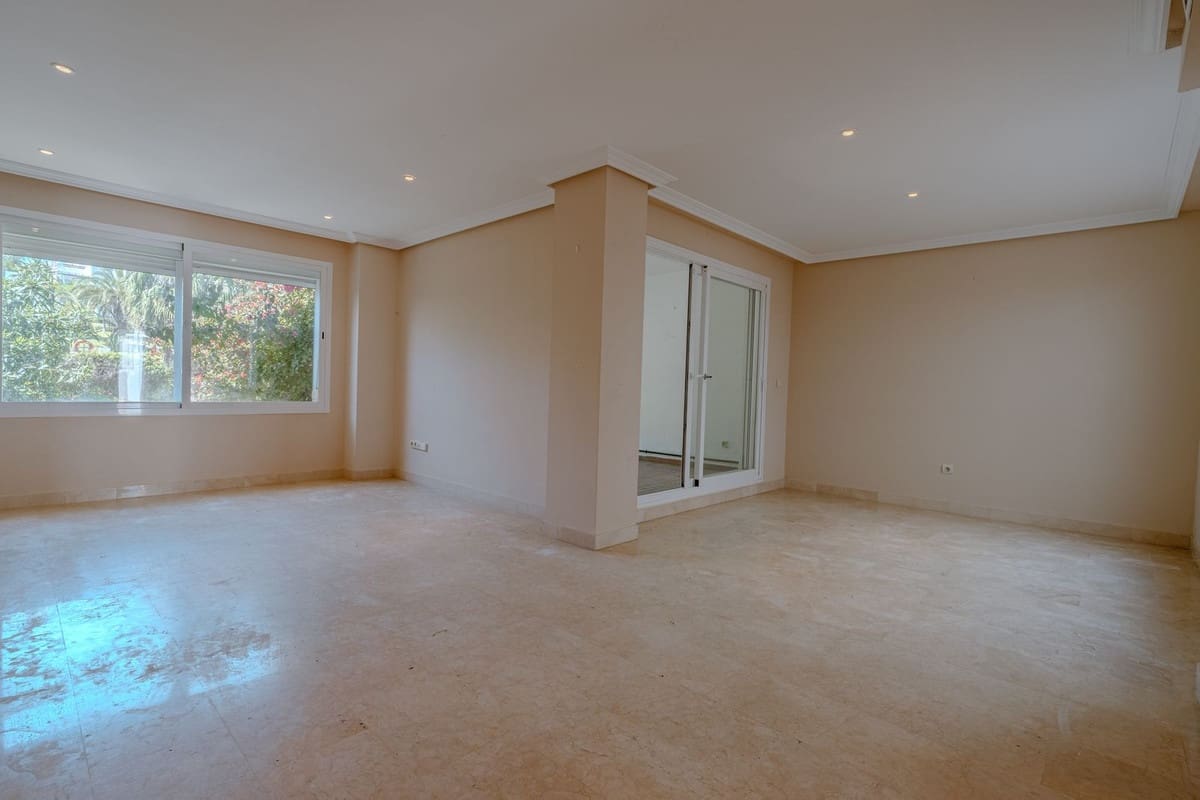 3 bedroom Semi-detached Villa for sale in New Golden Mile with pool garage - € 550,000 (Ref: 9823413)